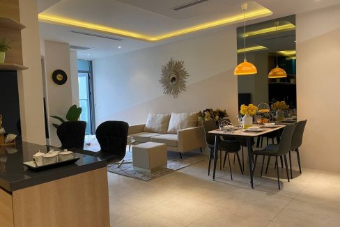 Urgent Luxury One Bedroom Condo Unit for sale access with Gym Swimming Pool Sky Bar (4)