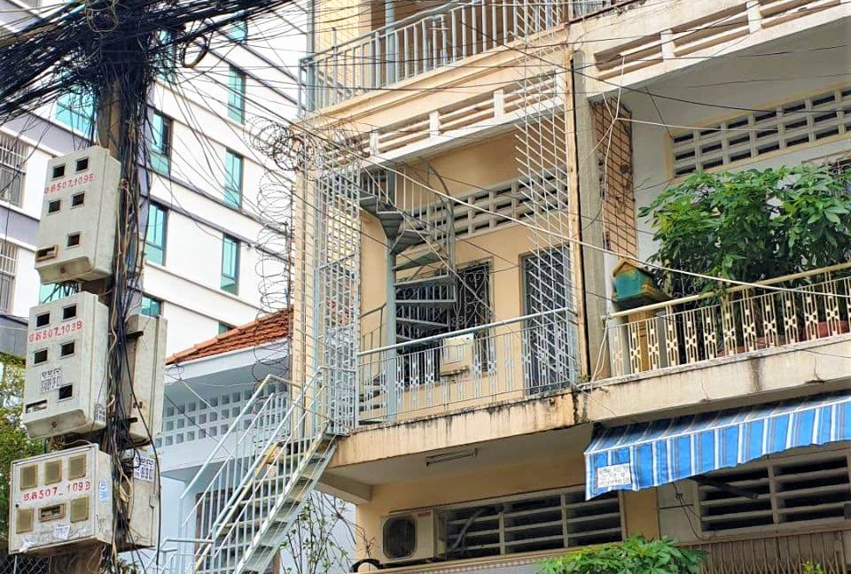 Urgent Shophouse for rent in BKK is available now (2)