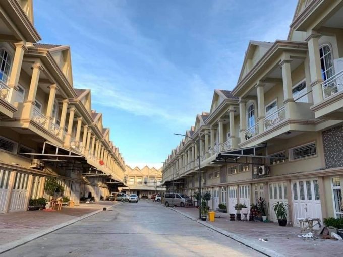Very Nice Flat For Sale In Borey Mongkul (2)