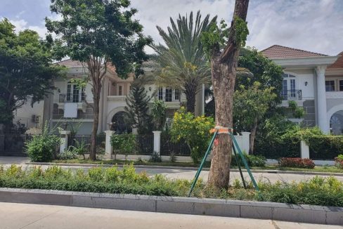 Very Nice Villa for Urgent Sale at Borey Grand Phnom Penh (1)