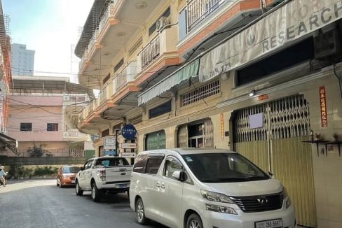 Wide House for Rent at Toul Tom Poung Area (3)