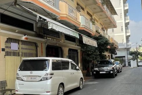 Wide House for Rent at Toul Tom Poung Area (4)