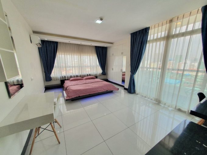 Good Location 3 Bedrooms Condominium for rent access to gym, Steam sauna and pool (1)