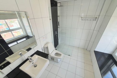 Good Location 3 Bedrooms Condominium for rent access to gym, Steam sauna and pool (10)