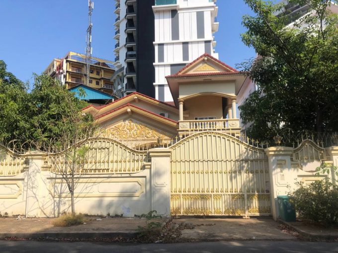 Good Location House For Rent in Phnom Penh City Near IFL University (1)