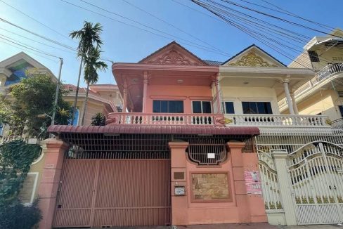 Large House for Sale in Tuol Tumpong area (1)