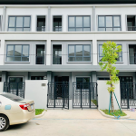 Modern Link House For Sale in Borey Chip Mong Land (1)
