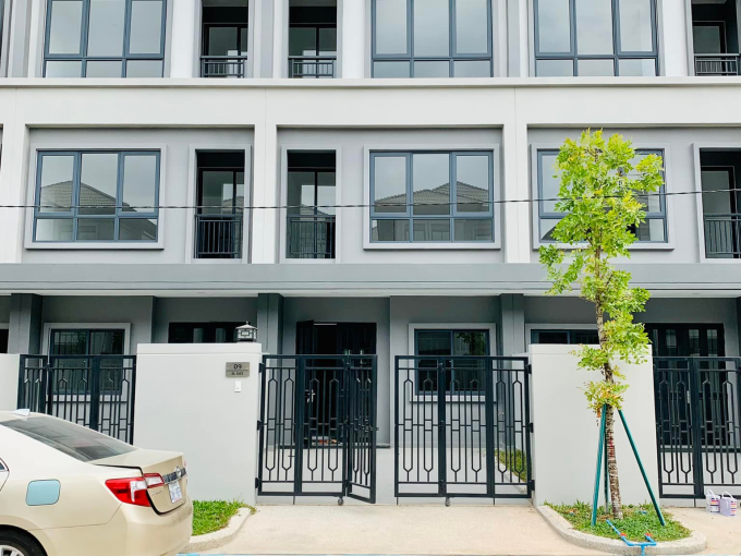 Modern Link House For Sale in Borey Chip Mong Land (1)