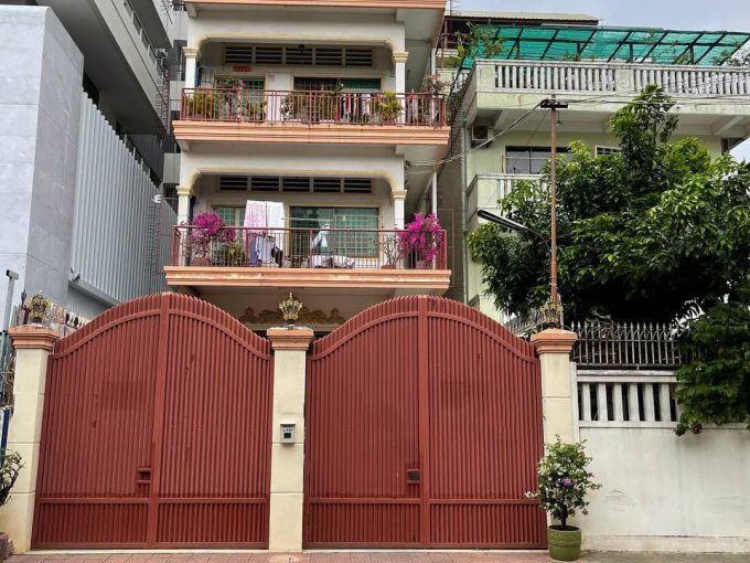 Spacious House For Rent in Good Location Near BKK1 (1)