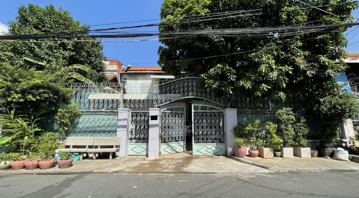 Spacious House For Sale Near Russian Market (1)