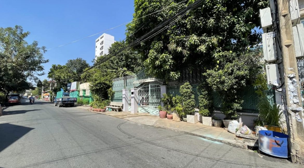 Spacious House For Sale Near Russian Market (3)