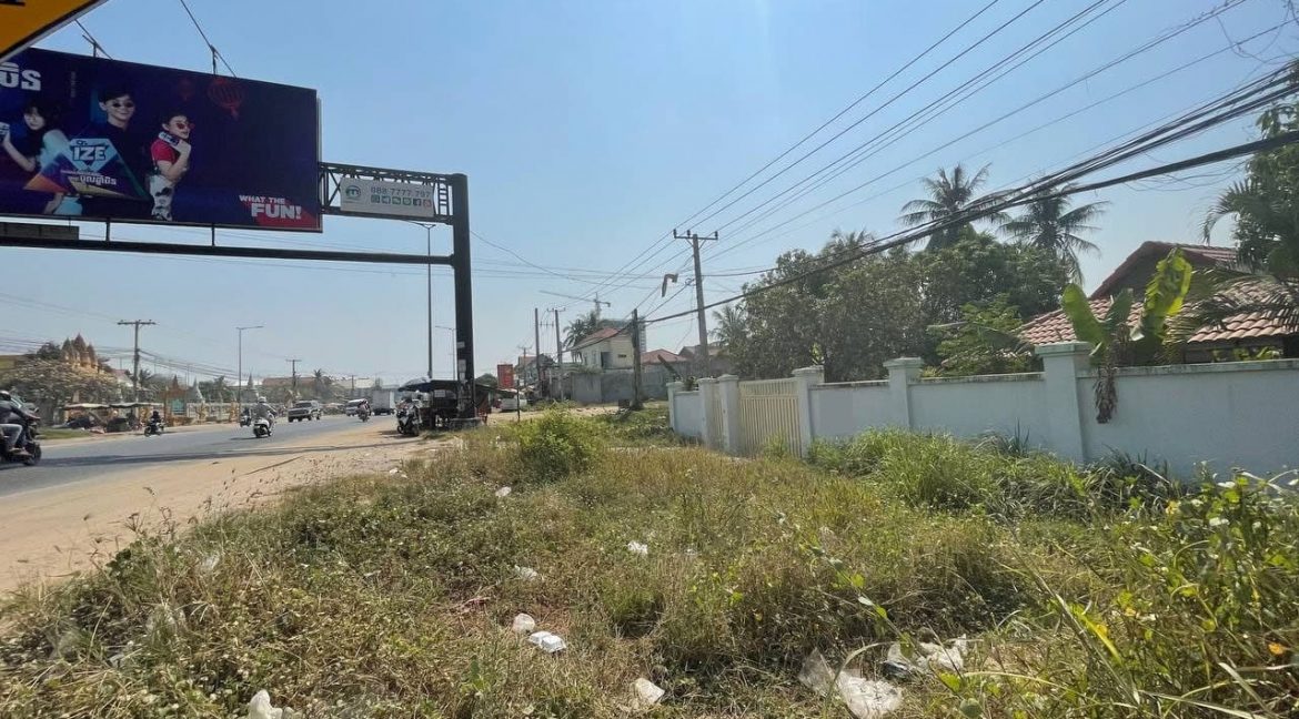 Spacious House For Sale in Good Location (3)