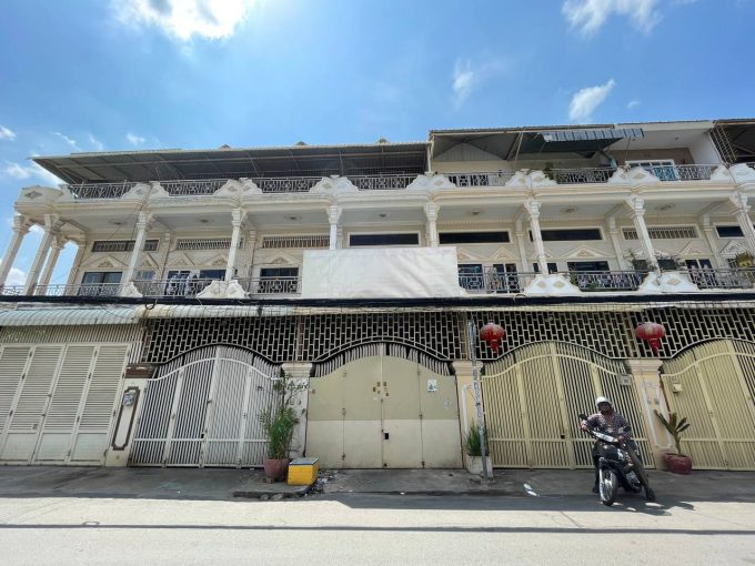 Spacious House for rent near Tuol Kork Market (1)