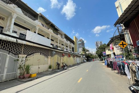 Spacious House for rent near Tuol Kork Market (3)