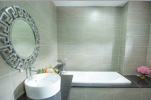 Spacious Modern Villa with Luxurious Design for Sale in Chbar Ampov available now (10)