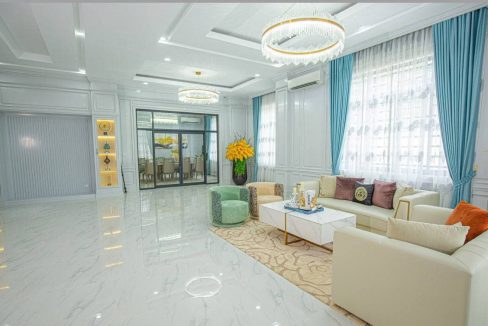 Spacious Modern Villa with Luxurious Design for Sale in Chbar Ampov available now (3)