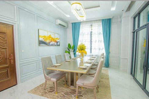 Spacious Modern Villa with Luxurious Design for Sale in Chbar Ampov available now (4)