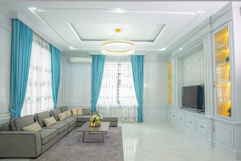 Spacious Modern Villa with Luxurious Design for Sale in Chbar Ampov available now (5)