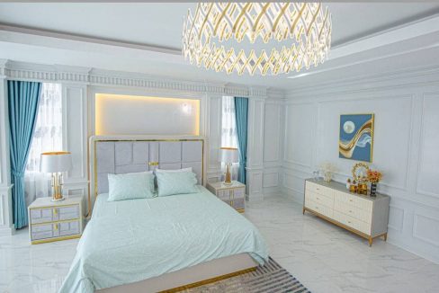 Spacious Modern Villa with Luxurious Design for Sale in Chbar Ampov available now (8)