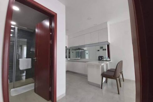 Spacious One Bedroom – Service Apartment with Balcony in Daun Penh available now (5)