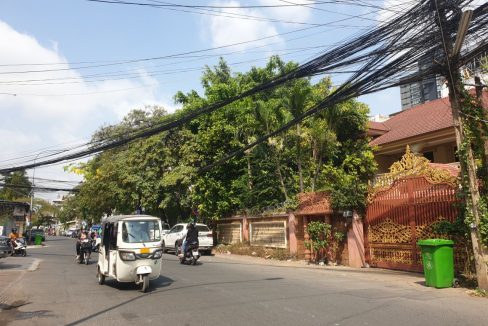 Spacious Villa with the Best Location for Rent in Toul Kork (2)