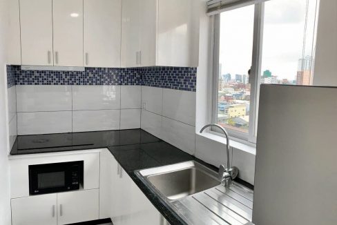 Two Bedrooms Service Apartment with fully furnished free access to gym, steam, sauna and pool in BKK3 (7)