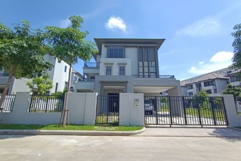 Very Nice Queen Villa For Sale In Borey Chip Mong Land (1)