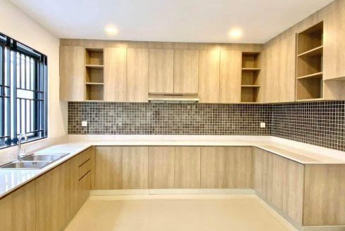 Very Nice Queen Villa For Sale In Borey Chip Mong Land (6)