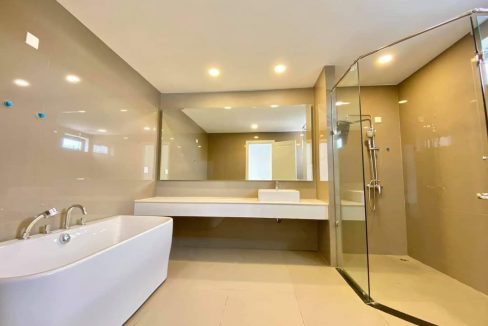 Very Nice Queen Villa For Sale In Borey Chip Mong Land (7)