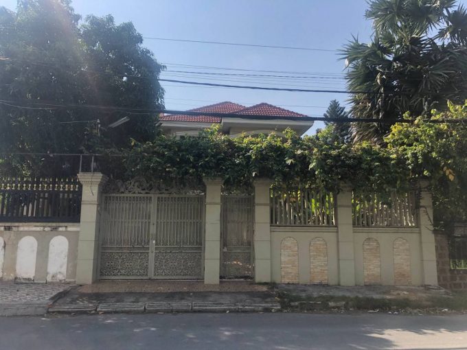 Villa For Rent at Good located in Phnom Penh City Near IFL University. (1)