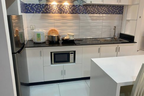 Modern 1 Bedroom Apartment (3)