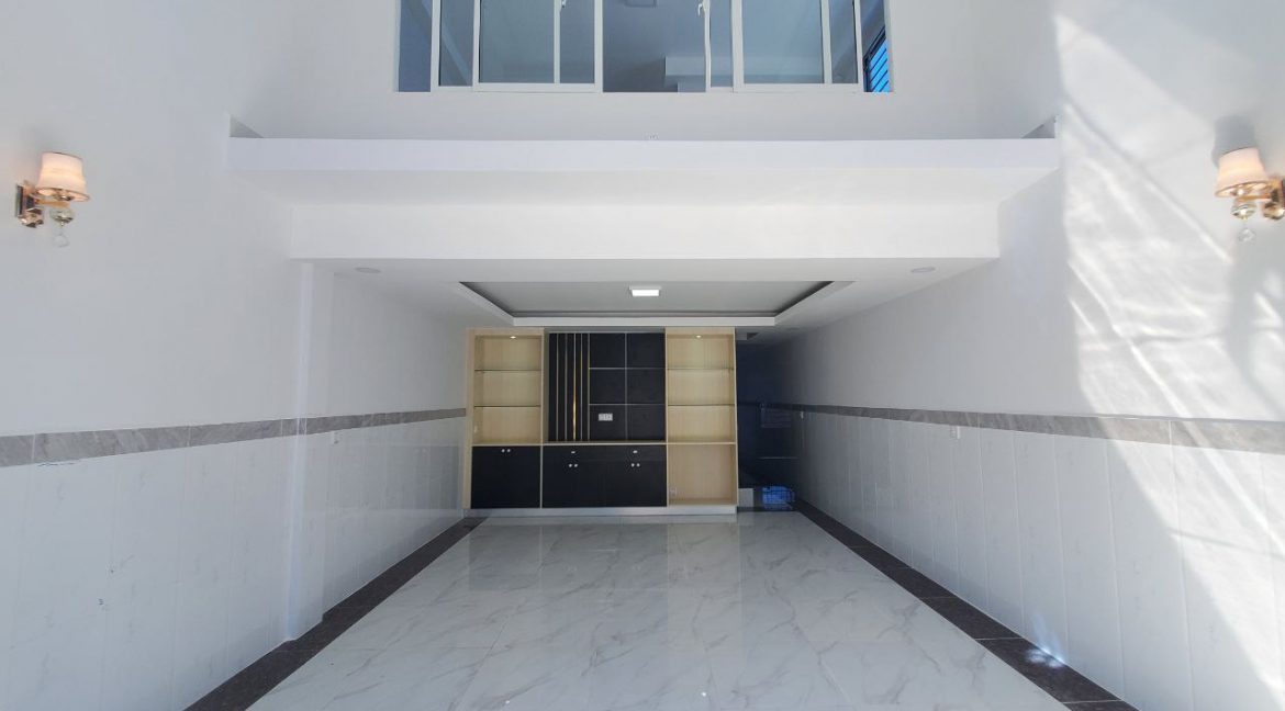 Modern House for Sale With Good Location in Kandal Province (2)