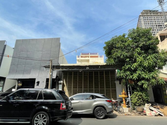 Spacious House with warehouse for rent in TK (1)