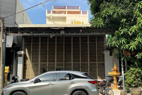 Spacious House with warehouse for rent in TK (2)