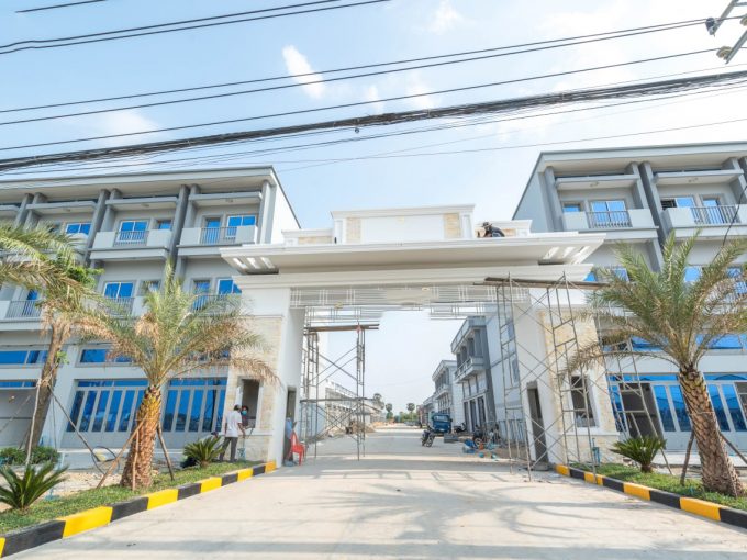 Spacious Shophouse for Sale in Kandal Province (1)