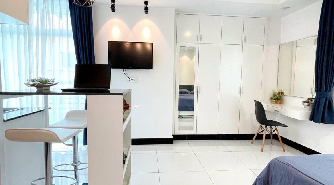 Studio Apartment (3)