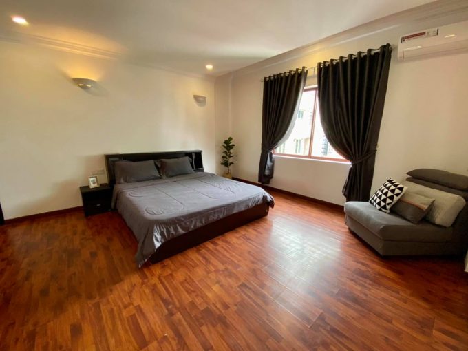 Furnished 3 Bedrooms Serviced Apartment for Rent In BKK (1)