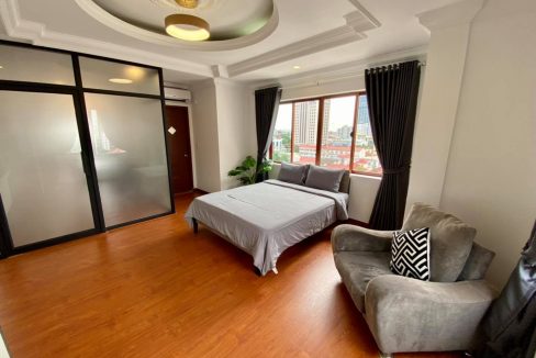Furnished 3 Bedrooms Serviced Apartment for Rent In BKK (2)