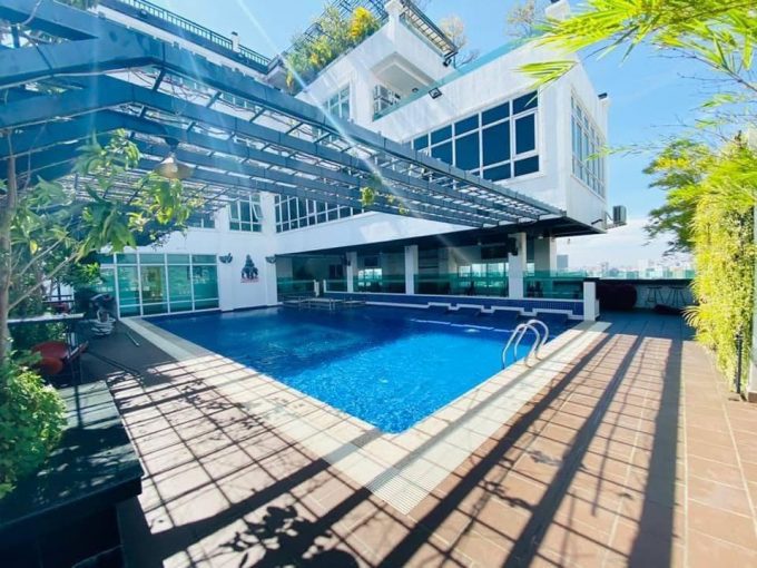 One Bedroom Apartment with Swimming Pool for Rent In BKK (1)
