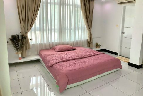 Fully Furnished Three Bedrooms Apartment for Rent In Boeng Keng Kang (1)