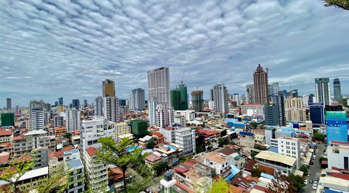 Fully Furnished Three Bedrooms Apartment for Rent In Boeng Keng Kang (13)