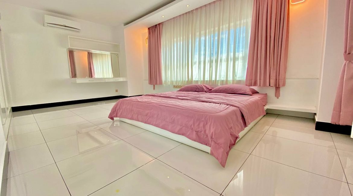 Fully Furnished Three Bedrooms Apartment for Rent In Boeng Keng Kang (3)