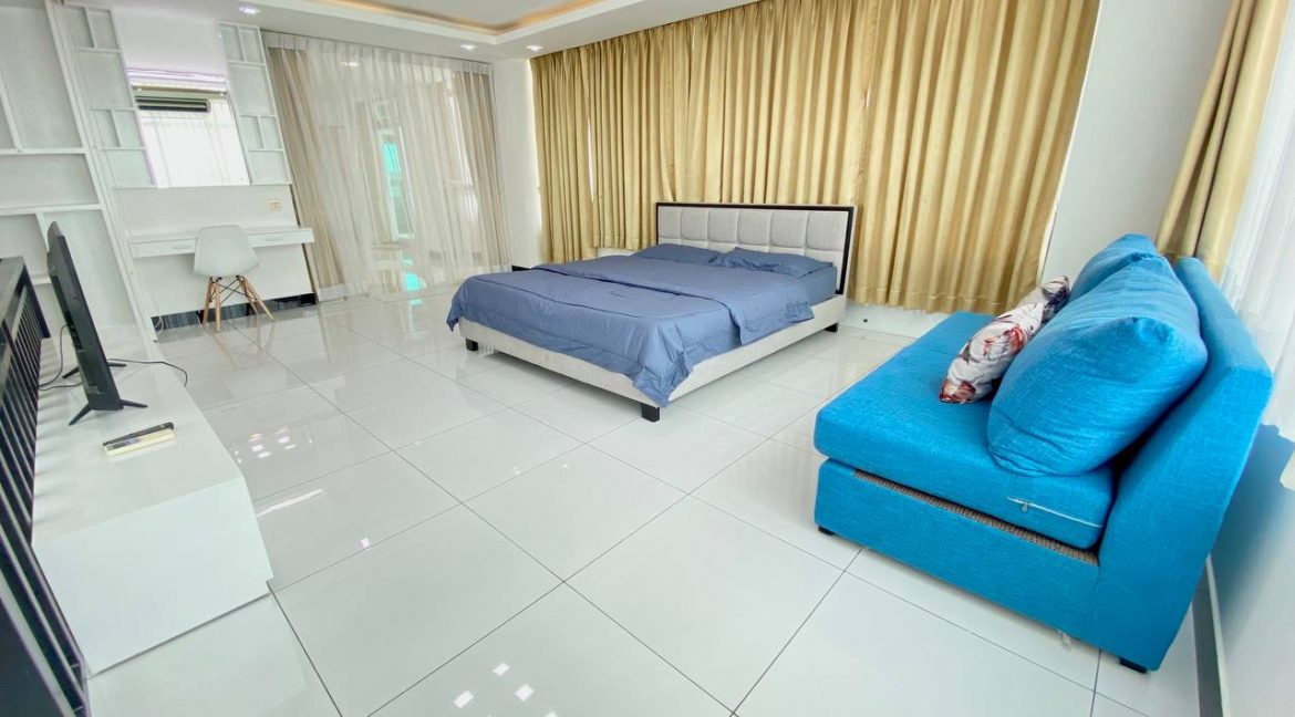 Fully Furnished Three Bedrooms Apartment for Rent In Boeng Keng Kang (5)