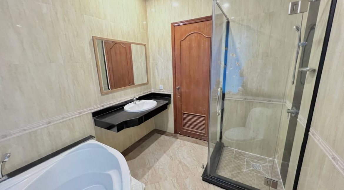 Luxury Two Bedrooms Apartment for Rent In Boeng Keng Kang (3)