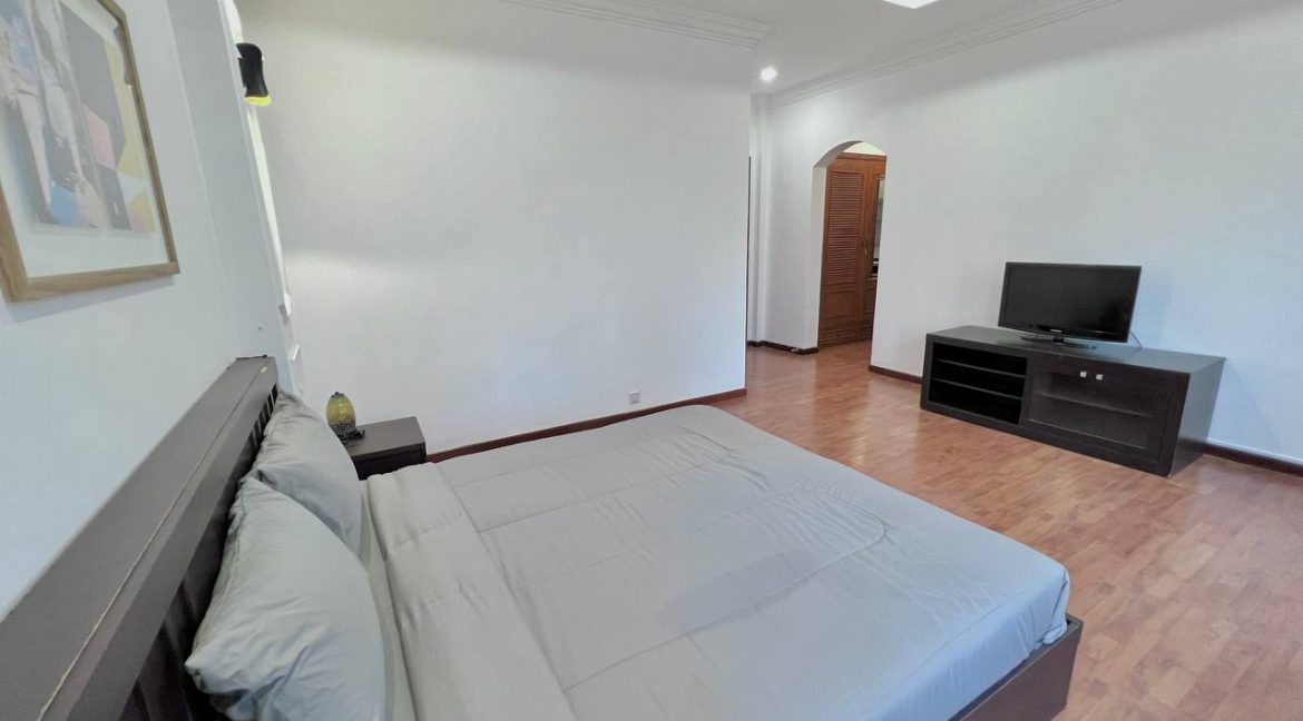 Luxury Two Bedrooms Apartment for Rent In Boeng Keng Kang (4)