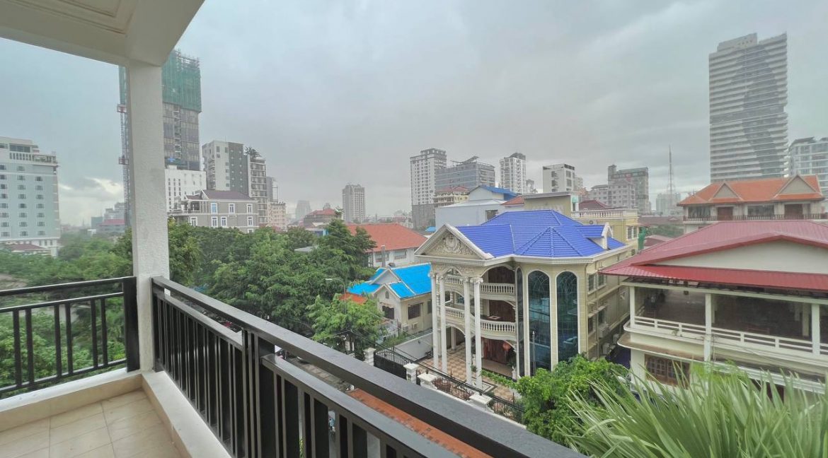 Luxury Two Bedrooms Apartment for Rent In Boeng Keng Kang (5)