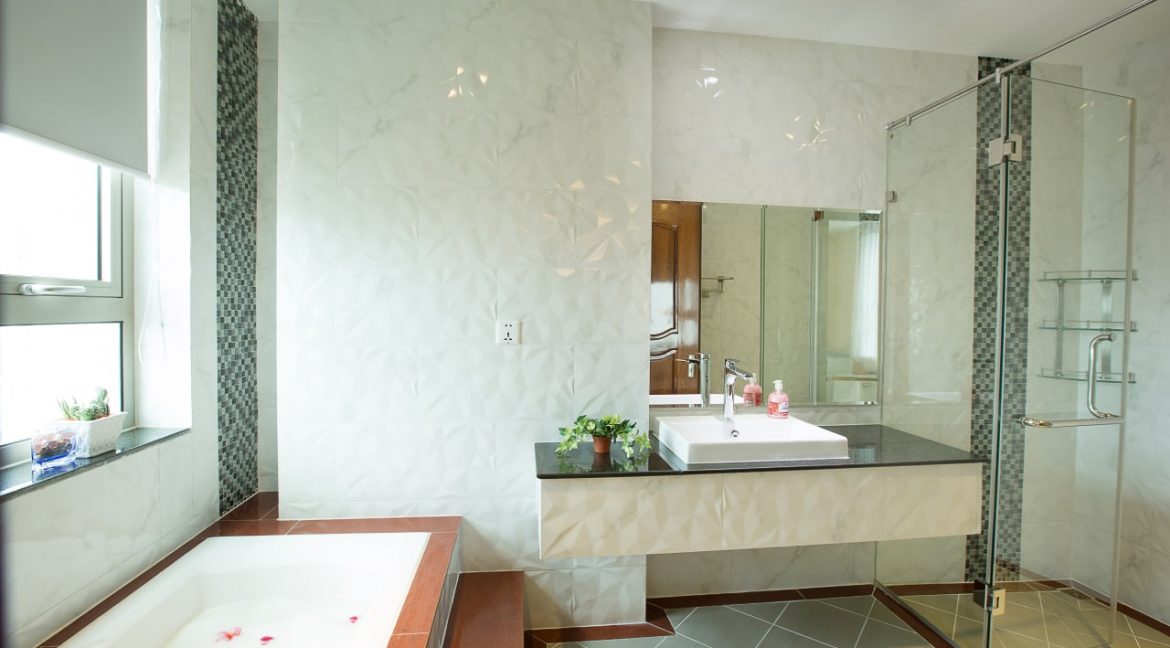 Spacious Three Bedrooms Apartment for Rent In Boeng Keng Kang (3)