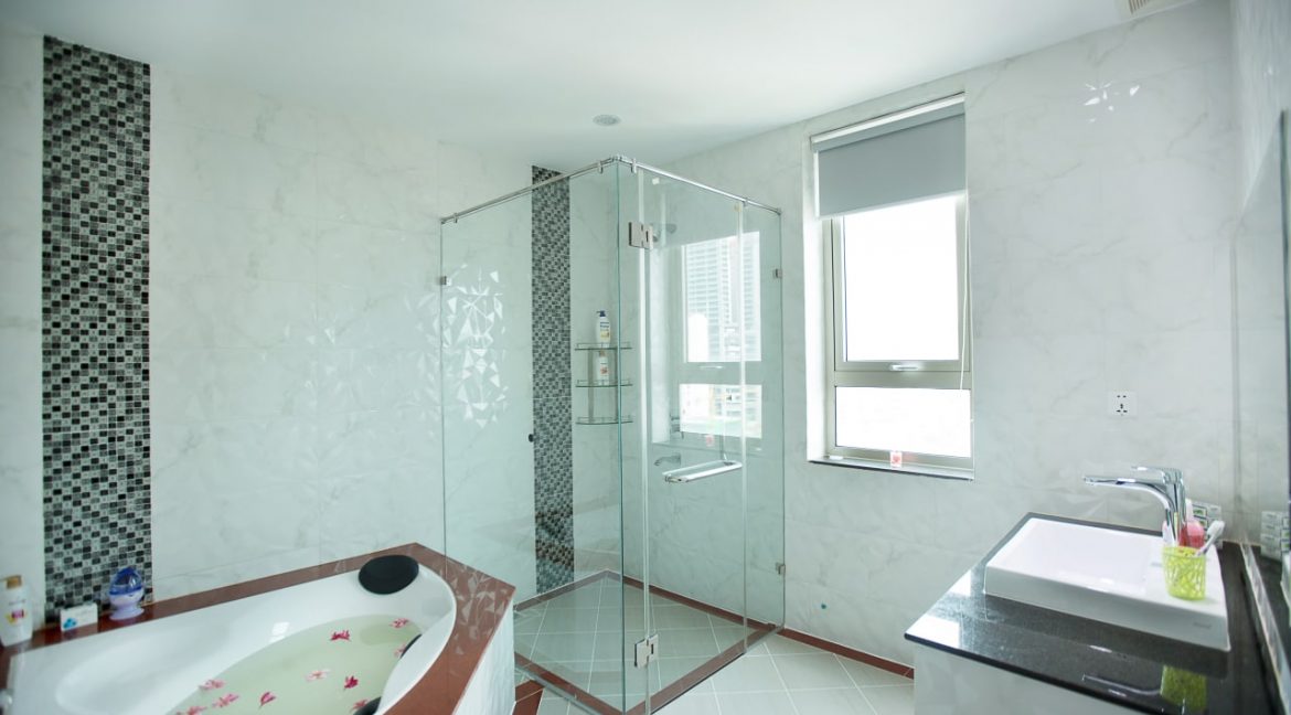 Spacious Three Bedrooms Apartment for Rent In Boeng Keng Kang (7)