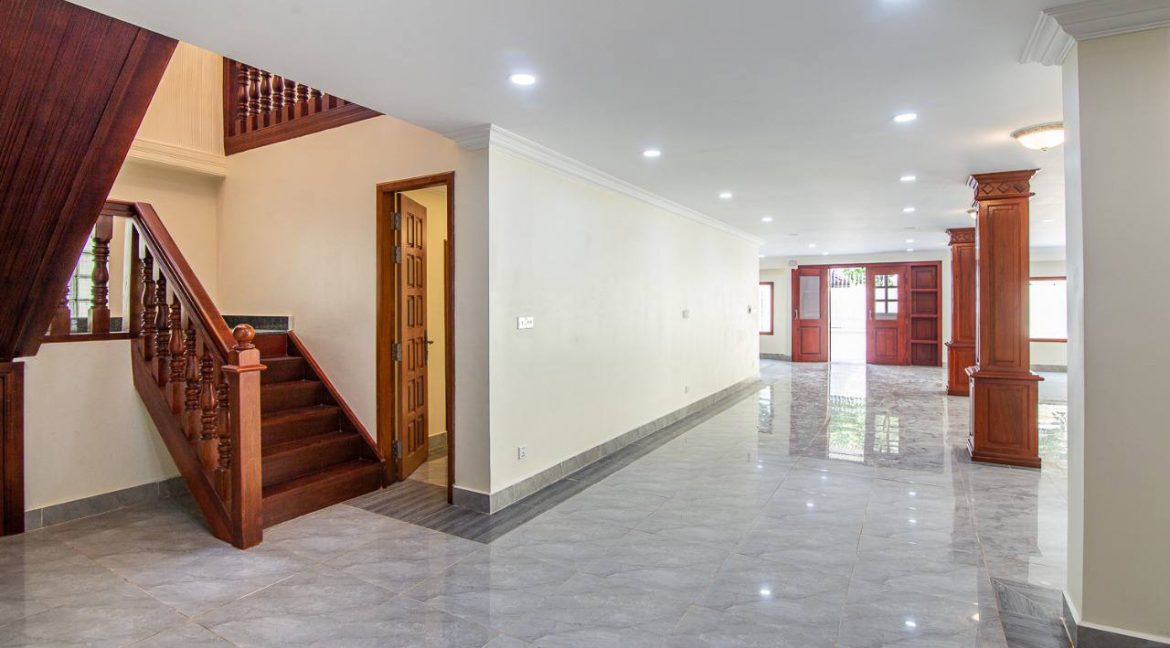 5 Bedrooms Villa for Rent in Bkk1 (9)