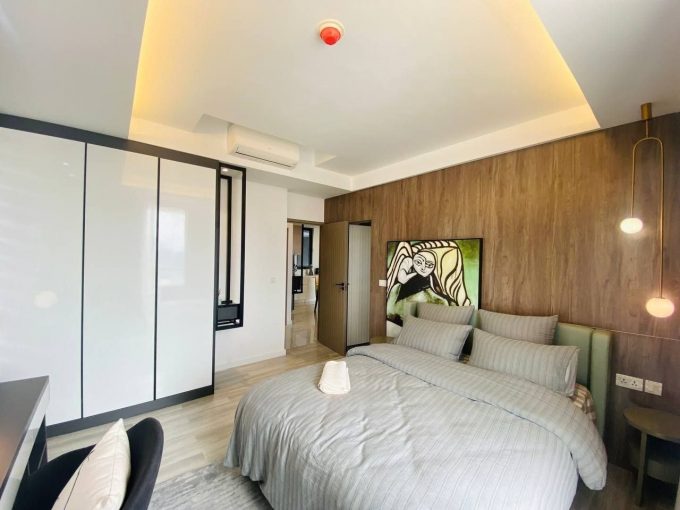 Luxury Two Bedrooms Apartment for Rent In BKK1 (1)